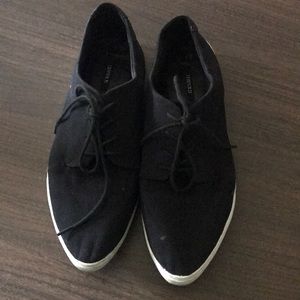 Black casual tennis shoes - Forever 21